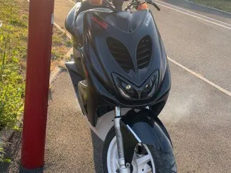 vend ou échange contre 50 à boîte ou booster