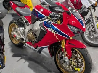 honda cbr1000rr fireblade sp 2017. akrapovic exhaust. 110k miles. serviced.