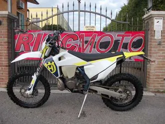 husqvarna te 300 2 tempi iniezione 2023 bianco