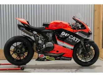 2022 ducati panigale v2 ducati red