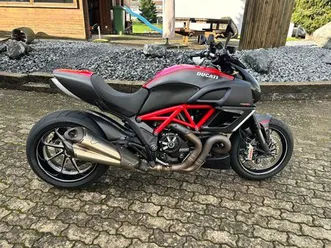 ducati diavel carbon neupreis chf 32`000.00 top-zustand