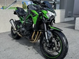 kawasaki z900, année 2022, verte et noire, comme neuve!