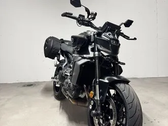 yamaha mt-09 (2024) – wie neu, mit viel zubehör