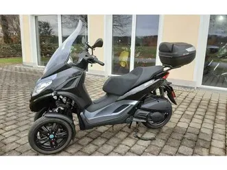 piaggio mp3 300 in schwarz fahrbar mit dem autoführerschein