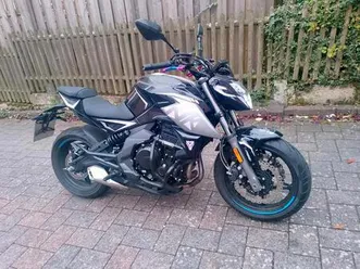 cfmoto 650 nk tiefergelegt für menschen mit kurzen beinen