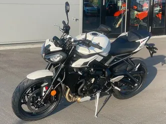 triumph street triple r