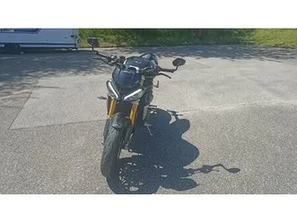 triumph speed triple 1200 rs
