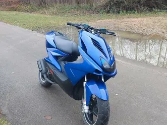 ② yamaha aerox 2003