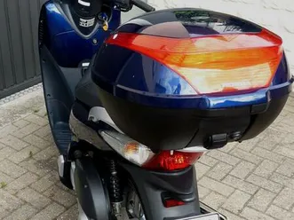 biete sh 125i, original 22017 km, springt top an und läuft super.