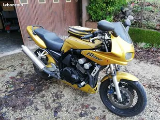 yamaha fzs 600