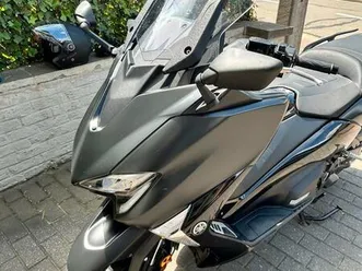 ② yamaha tmax 530 4500km etat proche du neuf