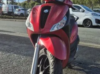 piaggio medley 125 iget 2025 125 cm3 | scooter | 500 km | rouge | 64200 biarritz