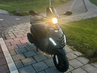 piaggio zip (2023) (eerste eigenaar) (amsterdam) — scooters | piaggio — marktplaats