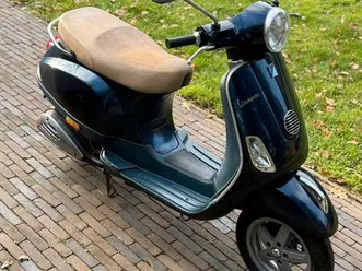 ② vespa lx50 bleue