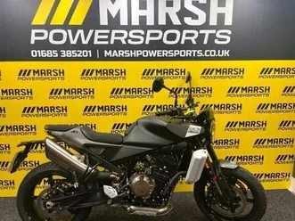 husqvarna 801 svartpilen 2024 model, only 33 miles , fitted with dynamic pack