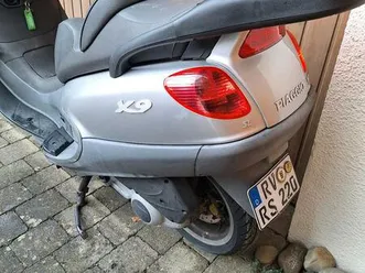 piaggio x 9