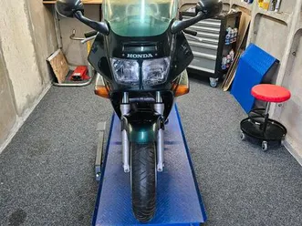 vfr 750 gr. service und batterie neu.