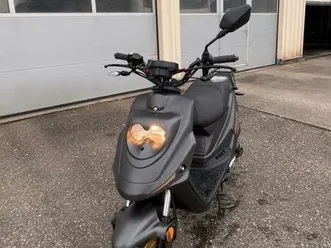 roller 4 takt neu und macht keine probleme 2 spiegel hab ich auch