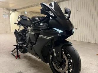 yamaha r1