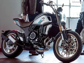 moto roadster 700 cm3