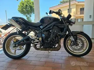 triumph street triple r leo vince