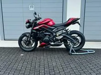 tiumph street triple rs