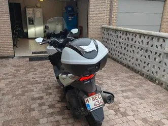 ② moto honda forza 125 , bwj 2017