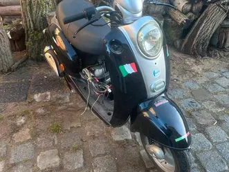 bastel roller mit papieren