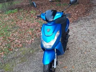 scooter peugeot kisbee