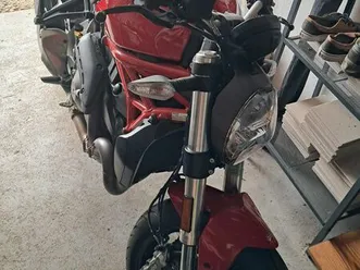 moto ducati monster rouge
