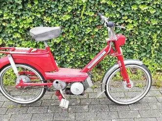 ② peugeot 102 de 1968 en très bon état + 104 de 1979