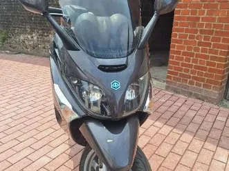 ② piaggio xevo 125 cc