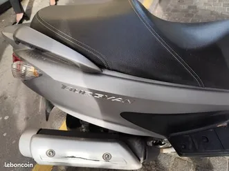 vends scooter suzuki burgman 125