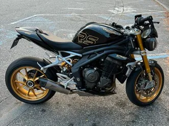 magnifique triumph speed triple 1200rs (modèle unique)