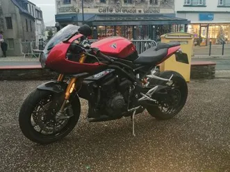 triumph speed triple 1200rr