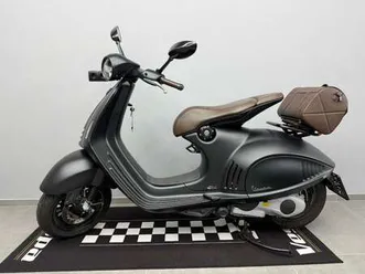 vespa emporio armani 946 125 cc roller limited edition nr. 1220 inkl 2 armani helme und lederkoffer