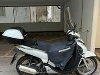 honda sh 125 i con parabrezza e bauletto originali