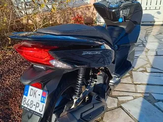 retraité vend scooter honda pcx 125 ii stationnement garage conso 2,5 l/100