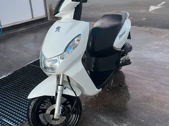 scooter kisbee 50 cc + 2 casque et 2 paires de gants