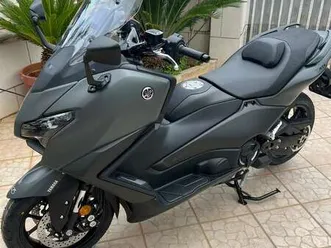 yamaha tmax 560 2025 nuova con solo 3500 km verde