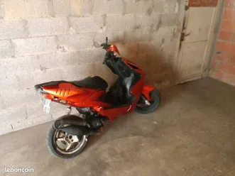 nitro mbk a ventre d'origine juste avec un pot