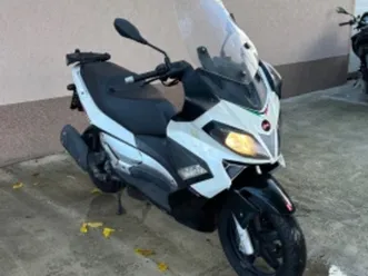 aprilia sr sr-max 300
