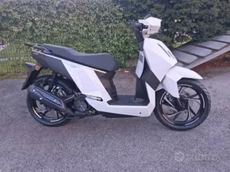 peugeot tweet 125-scooter-bianco