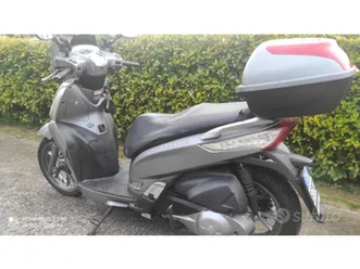 scooter kymco 300i people
