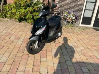 piaggio zip iget 4t met accessoires of goed bod — scooters | piaggio — marktplaats