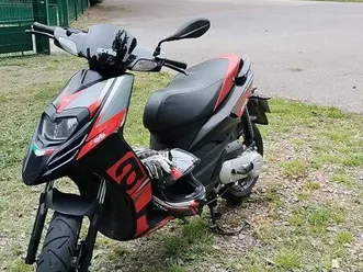 aprilia sr motard 50