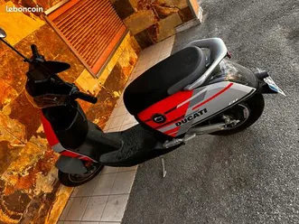 scooter super soco ducati 50 électrique