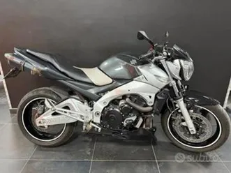 suzuki gsr 600- 2014- tan0%