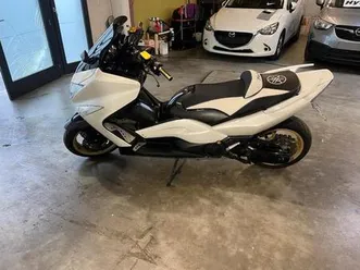 ② scotter yamaha t-max