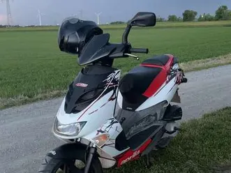 aprilia sr 50 street